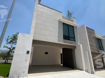 Casa · 249m² · 4 Recámaras · 2 Estacionamientos · Casa de 3 Plantas en Venta La Reserva Arriva de Av Leones