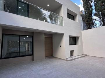 Casa de 3 habitaciones, Zapopan · Casa en Venta Frente a Parque Dentro de Periferico