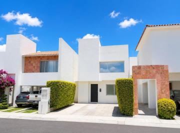 Foto 1 · Casa en Renta en Juriquilla Santa Fe con Amplio Jardín y Cuarto de Servicio