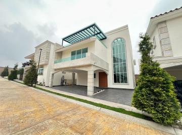 Foto 1 · Casa de 5 Recámaras en Venta, Ubicada en Gran Quinta Luxury Residencial Metepec