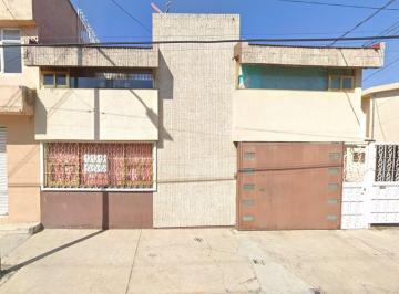 Casa de 3 habitaciones, Toluca · Casa de 90 m² con 3 Recámaras en Venta en Sector Popular