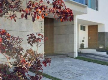 Casa en condominio · 200m² · 3 Recámaras · 2 Estacionamientos · Hermos Casa con Finos Acabados y Jardin en Nueva Galicia