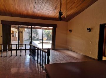 Casa · 435m² · 3 Recámaras · 4 Estacionamientos · Casa en Venta con Amplia Terraza, Recámaras en Planta Baja en Jardines del Bosque