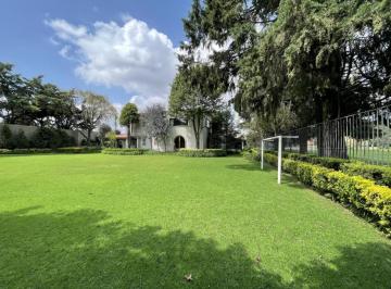Foto 1 · Residencia con Alberca y Vista Al Campo de Tiro en Metepec