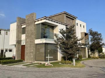 Foto 1 · Casa en Venta con Escalinata Expuesta en Condado del Valle, con Fácil Acceso a Cdmx