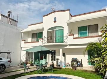 Casa de 3 habitaciones, Cuernavaca · Casa Sola con Alberca Zona Norte