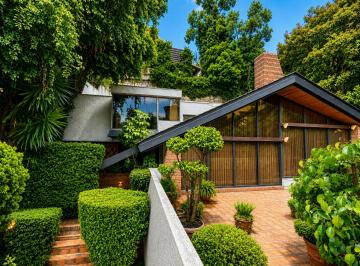 Casa de 3 habitaciones, Miguel Hidalgo · Casa en Venta en Bosques de Las Lomas | Gran Terreno y Potencial Para Crear Tu Residencia Ideal