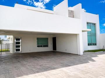 Foto 1 · Casa en Venta en Juriquilla con 6 Recámaras, Estacionamiento Para 6 Autos, Jacuzzi, Etc.