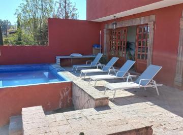 Casa · 450m² · 5 Recámaras · 2 Estacionamientos · Casa de 650 m² con 5 Recámaras en Venta en Malaquin La Mesa