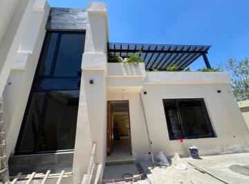 Casa de 3 habitaciones Venta MN 9,200,000 · Preventa Casa de 260 m² con 3 Recámaras en Jardines de Delicias, Acabados de Lujo con Estilo Moderno