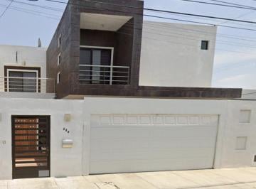 Casa de 4 habitaciones, Saltillo · (Pg) Bonita y Amplia Casa en Una de Las Zonas Más Bonitas de Coahuila, Aprovecha, Gran Oportunidad.