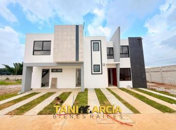 Casa de 3 habitaciones, Fortín · Vendo Dos Casas Nuevas en Fraccionamiento Privado en Fortín! Preventa
