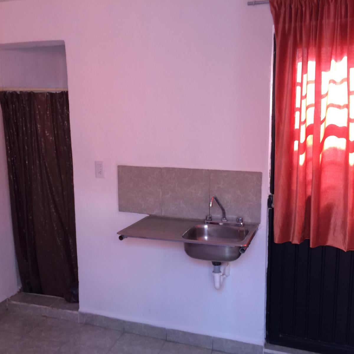 $1,500*rento Recamara Independiente * con Baño Completo Independiente, Cama
