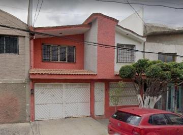 Casa de 4 habitaciones, Nezahualcóyotl · Casa de 341 m² con 4 Recámaras en Venta en Metropolitana