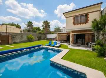 Casa de 3 habitaciones, Emiliano Zapata · Casa Sola con Enorme Jardín, Alberca y Vista Panorámica