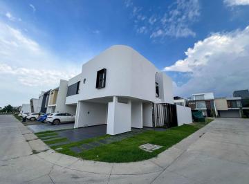Casa de 3 habitaciones, Zapopan · Casa en Venta en El Campestre Residencial