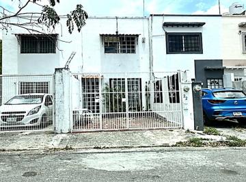 Casa de 2 habitaciones, Cancún · Casa de Dos Niveles con Superficie de Terreno de 85 m² con 2 Recámaras en Venta en Andalucia II