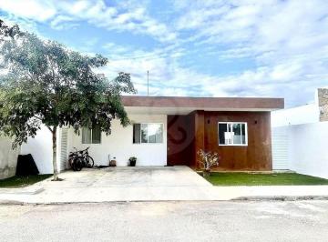 Casa · 180m² · 3 Recámaras · 1 Estacionamiento · Casa en Venta en Jardines de Conkal