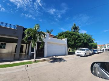 Casa · 130m² · 4 Recámaras · 2 Estacionamientos · Casa en Fraccionamiento Rincón Colonial