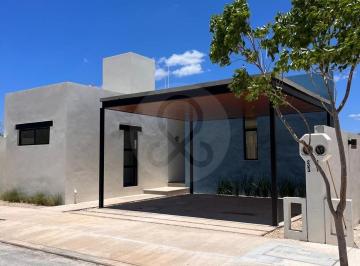 Casa · 134m² · 2 Recámaras · 1 Estacionamiento · Casa en Venta en Jardines de Conkal