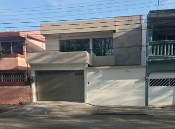 Casa · 240m² · 4 Recámaras · 2 Estacionamientos · Casa en Venta Jardines de Virginia, Boca del Río