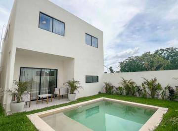 Casa de 3 habitaciones, Conkal · Casa en Comunidad Privada con Alberca y Áreas Verdes en Venta