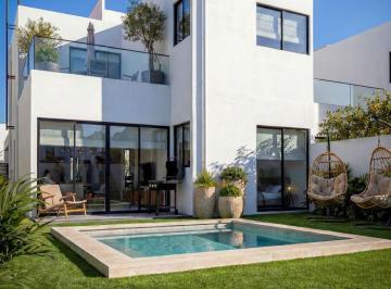 Casa de 3 habitaciones, Conkal · Casa con Alberca Privada y Área Sociales Para La Familia en Venta
