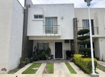 Casa en condominio de 2 habitaciones, Zapopan · Casa en Renta en Coto en Parques de Tesistán