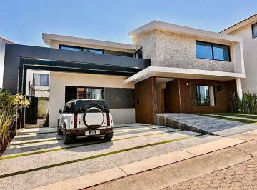 Casa de 3 habitaciones, Zapopan · Casa en Venta Royal Country, Terminada, Frente a Casa Club con Tenis y Alberca