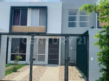 Casa · 69m² · 3 Recámaras · 1 Estacionamiento · Casa en Renta en Hacienda Santa Cruz, Tlajomulco