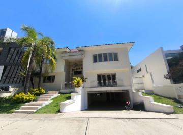 Casa de 4 habitaciones, Zapopan · Casa Residencial en Renta Ubicada en Puerta de Hierro, Zapopan Jalisco