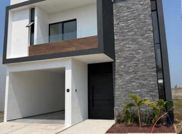 Casa en condominio de 4 habitaciones, Alvarado · Venta Casa Frente Area Verde