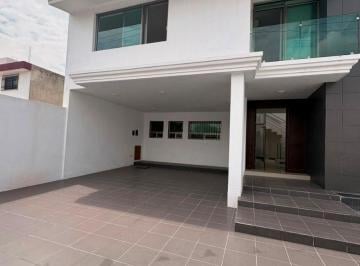Casa de 4 habitaciones, Zapopan · Hermosa Casa en Venta o Renta