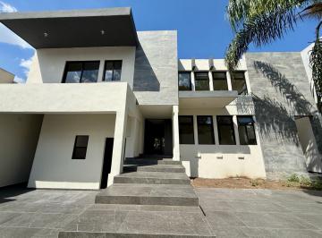 Casa · 565m² · 4 Recámaras · 2 Estacionamientos · Casa - Las Brisas