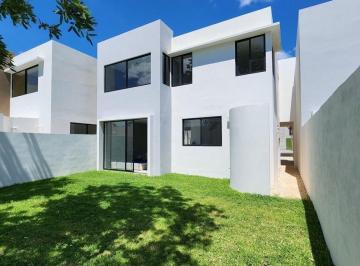 Casa · 160m² · 3 Recámaras · 2 Estacionamientos · Casa con Facil Acceso Al Periferico por Gran Santa Fe, Caucel, Mérida