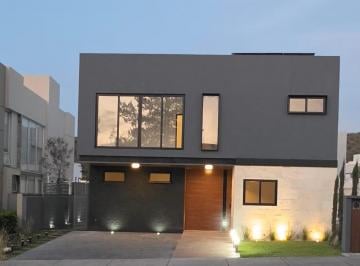 Casa en condominio de 4 habitaciones, Zapopan · Hermosa Casa Nueva en Los Robles Residencial