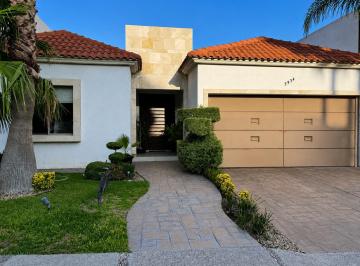 Casa · 3 Recámaras · Residencia Amueblada en Renta en San Francisco Country Club