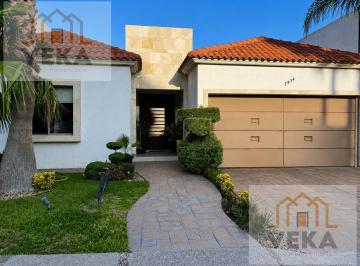 Casa · 3 Recámaras · Residencia Amueblada en Renta en San Francisco Country Club
