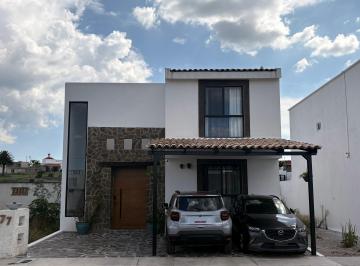 Fachada · Casa en Venta | Zírándaro Sma | Golf, Alberca, 4 Rec, Garaje 3 Autos | $4,900