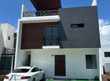 Casa · 210m² · 4 Recámaras · Venta de Casa Moderna en El Mirador Sobre Calle