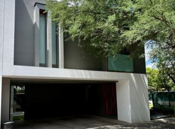 Casa de 4 habitaciones, Aguascalientes · Casa en Venta en Aguascalientes Norte en Barrio de Santiago Hermosa Residencia de Lujo
