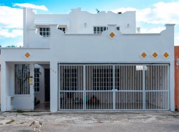 Casa de 4 habitaciones, Mérida · Casa de 4 Habitaciones, con Alberca, en Chuburná.