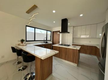 Casa · 268m² · 3 Recámaras · 3 Estacionamientos · Casa en Lomas del Campanario