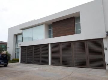 Casa de 3 habitaciones, León · Casa en Renta en Cañada del Refugio con 3 Recamaras 4 Baños 4 Estacionamientos Alberca y Jacuzzi