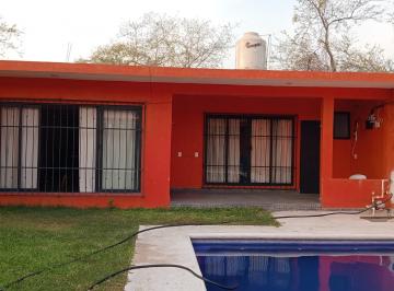 Casa de 2 habitaciones, Jojutla · ¡Casa Vacacional con Alberca y Gran Jardín a 10 Min de Tequesquitengo!