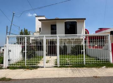 Casa · 179m² · 3 Recámaras · 2 Estacionamientos · Venta de Casa en Tejeda