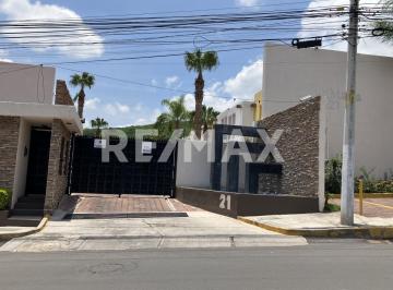 Casa · 3 Recámaras · 2 Estacionamientos · Casa en Renta - (4)
