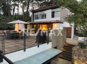 Casa · 324m² · 4 Recámaras · 4 Estacionamientos · Casa en Venta - (4)