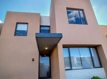 774f20a17709d24acce06d9591687fcb51d09eb439b7b015094760b74b0ef235 · Venta de Casa en Zibatá con Recámara en Planta Baja y Pasillo Lateral.
