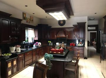Casa · 550m² · 3 Recámaras · 2 Estacionamientos · Casa en Venta - en un Piso San Alberto Residencial Al Norte Saltillo